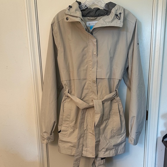 Columbia Women's Light Tan Rain Jacket - Picture 1 of 14